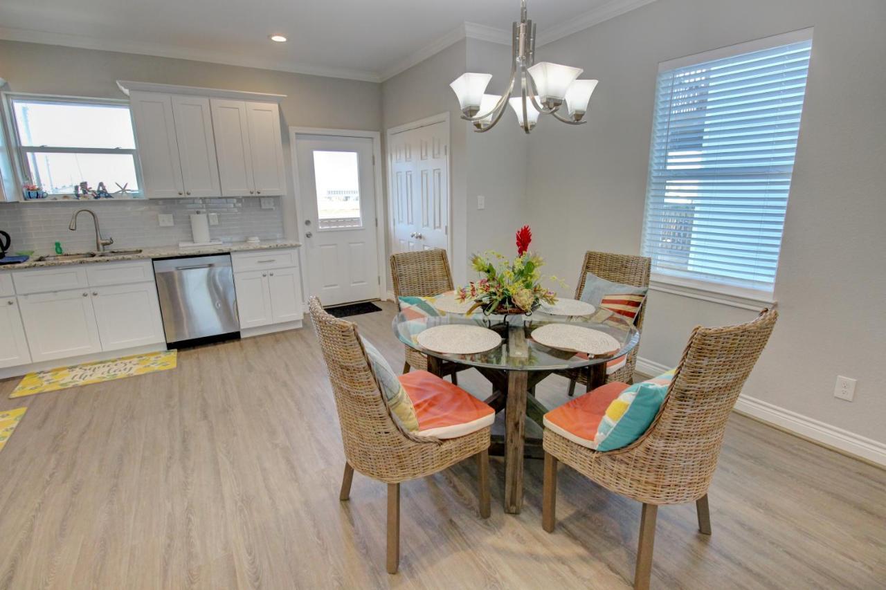 Yellow Beach Haven, Decks, Views, Mere Steps To Sand Galveston Luaran gambar