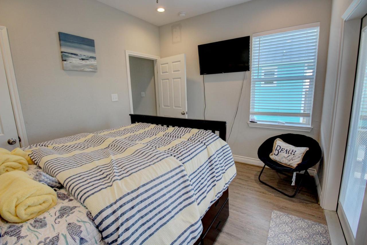 Yellow Beach Haven, Decks, Views, Mere Steps To Sand Galveston Luaran gambar